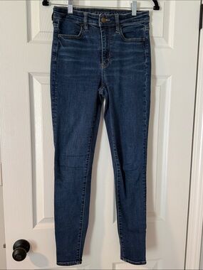 American Eagle Super High-Waisted Jegging jeans in a Size 4